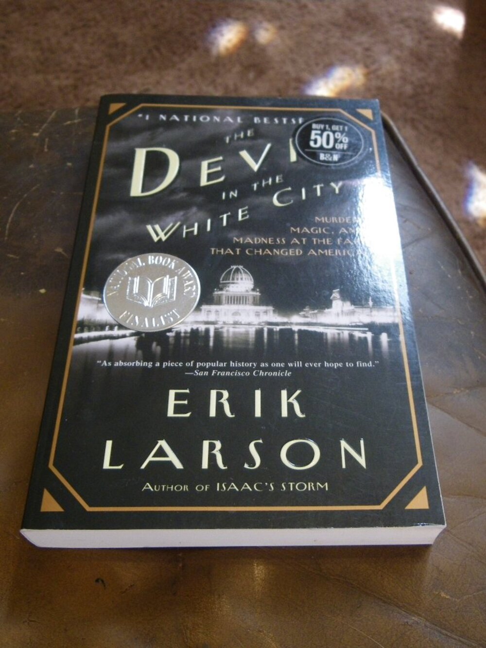 The Devil in the White City by Erik Larson Paperback Book Murder Magic Madness!